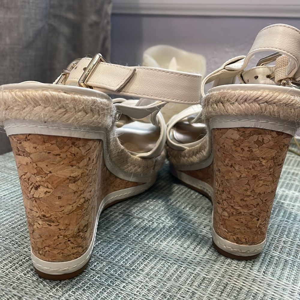 #186 Antonio Melani Cream Color Wedges - Picture 3 of 6